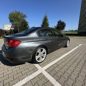 BMW 320i w bardzo dobrym stanie Importowany z Kanady Już zarejestrowany w Polsce