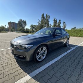 BMW 320i w bardzo dobrym stanie Importowany z Kanady Już zarejestrowany w Polsce